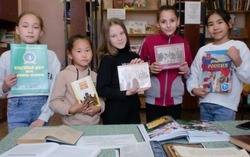 В поселке Наримановского района организовали выставку об истории поселения