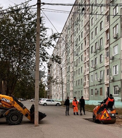 В Нариманове продолжаются работы по ямочному ремонту дорог