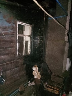 В наримановском поселке сгорел жилой дом