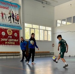 В наримановской школе прошел мастер-класс по футболу