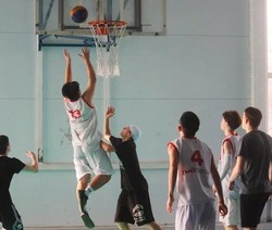 В Наримановском районе мужскому празднику посвятили соревнования по баскетболу