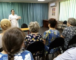 С наримановскими пенсионерами провел беседу отоларинголог