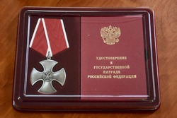 Глава Наримановского района передал ордена и медали семьям погибших бойцов СВО