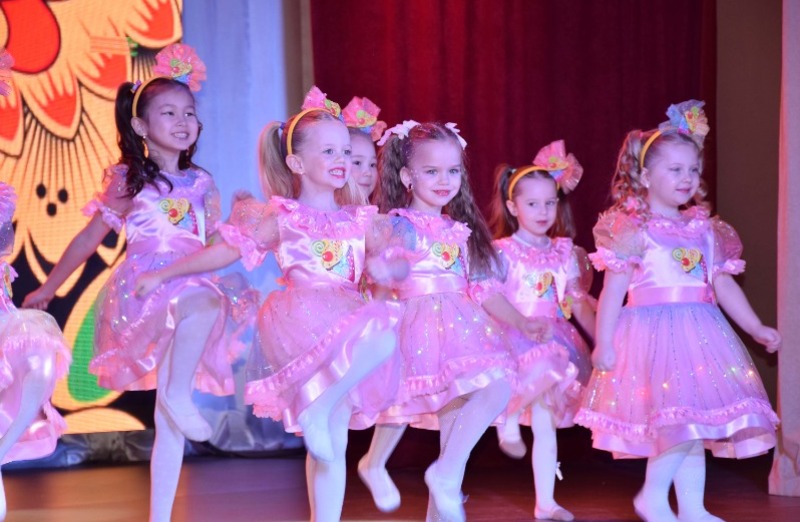 Наримановцев поздравили праздничным концертом