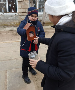 Наримановские школьники приняли участие в экологической акции «Покормите птиц зимой»
