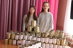 Наримановские школьники изготовили 500 окопных свечей для бойцов СВО