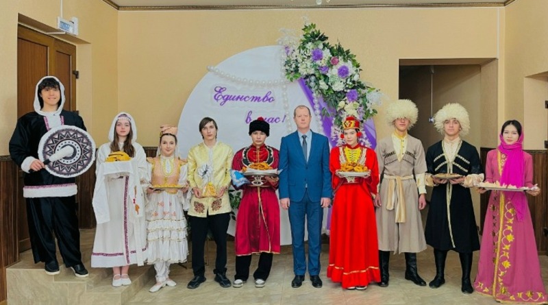 В Наримановском районе торжественно открыли Год единства народов России