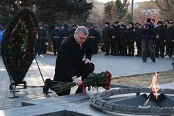 Глава Астраханской области почтил память героев Великой Отечественной войны