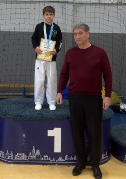 Спортсмен из Нариманова завоевал золото на региональных соревнованиях по тхэквондо  