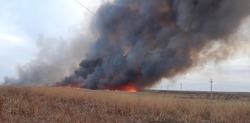 В Наримановском районе горели производственная база и склад