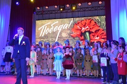В городе Нариманове празднование Дня Победы завершилось большой концертной программой