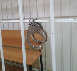 Наримановский суд обвинил экс-инженера электросетей в получении взятки