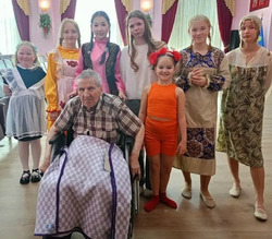 Наримановские школьники провели концерт в доме престарелых