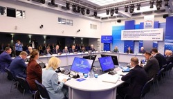 Игорь Бабушкин выступил с докладом на заседании с Дмитрием Медведевым
