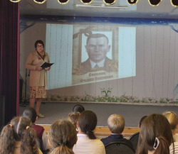 Наримановские школьники встретились с дочерью ветерана