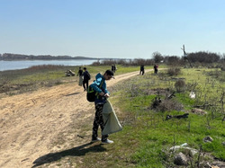 В Наримановском районе проводится акция «Чистые берега»