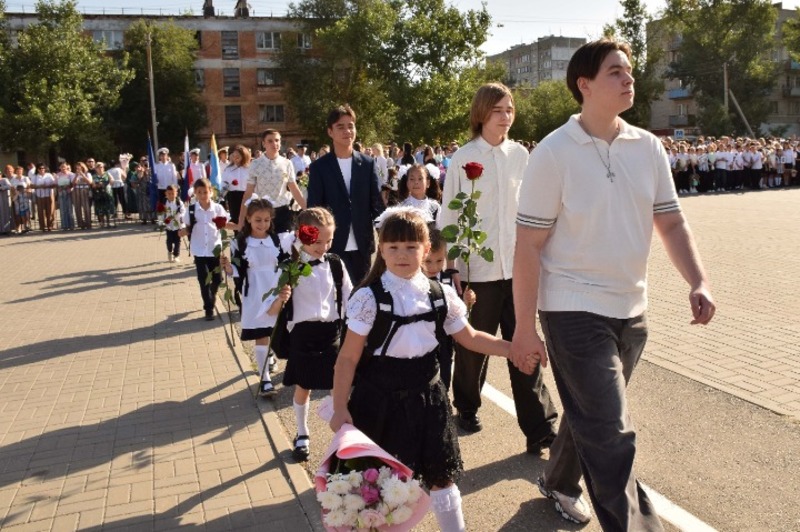 Наримановские школьники сели за парты
