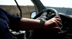 В Астраханской области продлён запрет на работу мигрантов в такси и автобусах