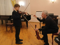 Скрипач из Нариманова стал участником творческой школы для одарённых детей