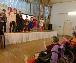 Жильцы наримановского интерната увидели театральную постановку