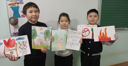 В наримановской школе организовали выставку детских рисунков на противопожарную тему