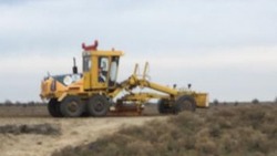 В Наримановском районе после зимы грейдируют поселковые дороги