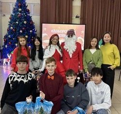 Наримановские школьники встретили Новый год креативно