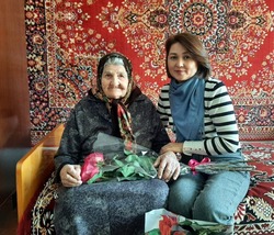 В наримановском посёлке поздравили долгожительницу с юбилеем