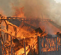 В наримановском селе сгорел магазин