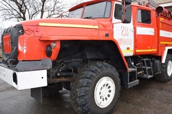 В наримановском поселке сгорели две хозпостройки