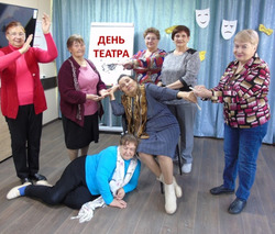 В наримановском социальном центре отметили День театра