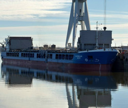 В Наримановском районе достраивают новое судно