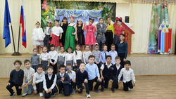 Наримановская театральная студия подарила сказку первоклассникам