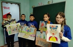 Наримановкие школьники подготовили вернисаж «Будь внимателен на дороге!»