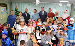 Финалисты астраханского губернаторского резерва подарили детям праздник