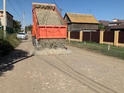 В Наримановском районе продолжается ремонт сельских дорог