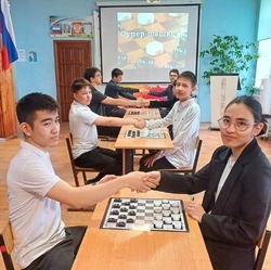 В наримановской школе прошел турнир «Супер-шашки» 