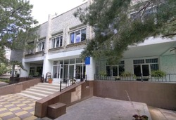 По решению суда два здания школы в Нариманове оборудуют пандусами 