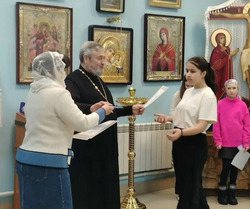 В наримановском храме наградили детей за творческие работы